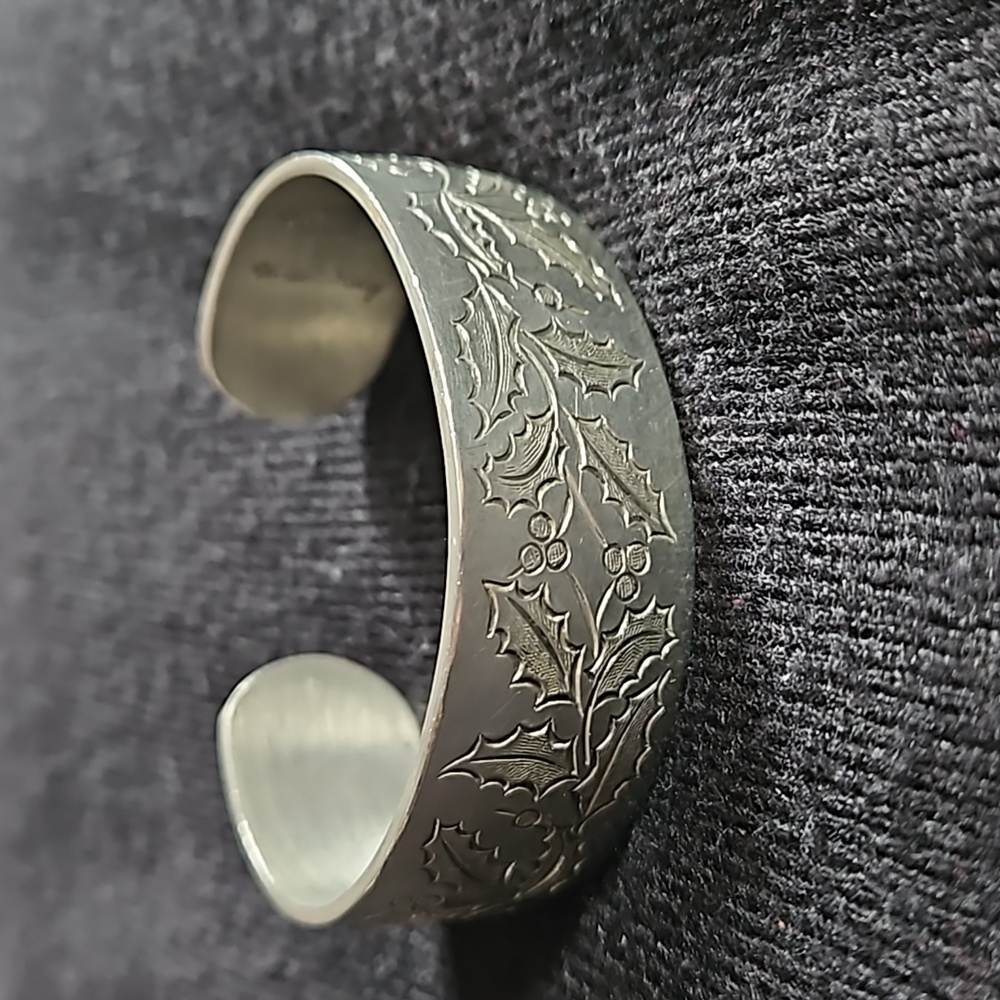 Vintage Kirk Stieff 7" Pewter Holly Engraved Bracelet in Gift Box - Picture 2 of 15